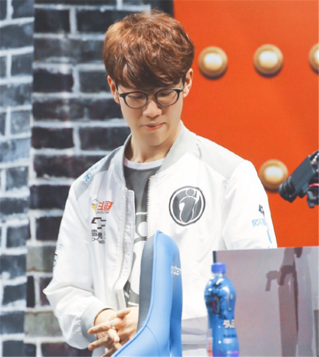 V社又偷懒？CSGO里约贴纸被职业选手吐槽